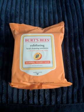 Burt's Bees Peach Exfoliating Facial Cleansing Towelettes - Orange Packaging